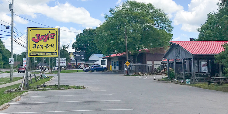 Jucy's BBQ in Pewee Valley